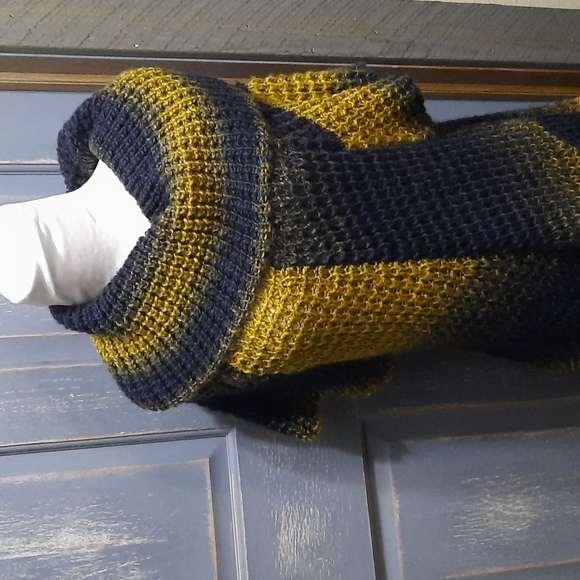 Beautiful Sweater Dress - Picture 3 of 4